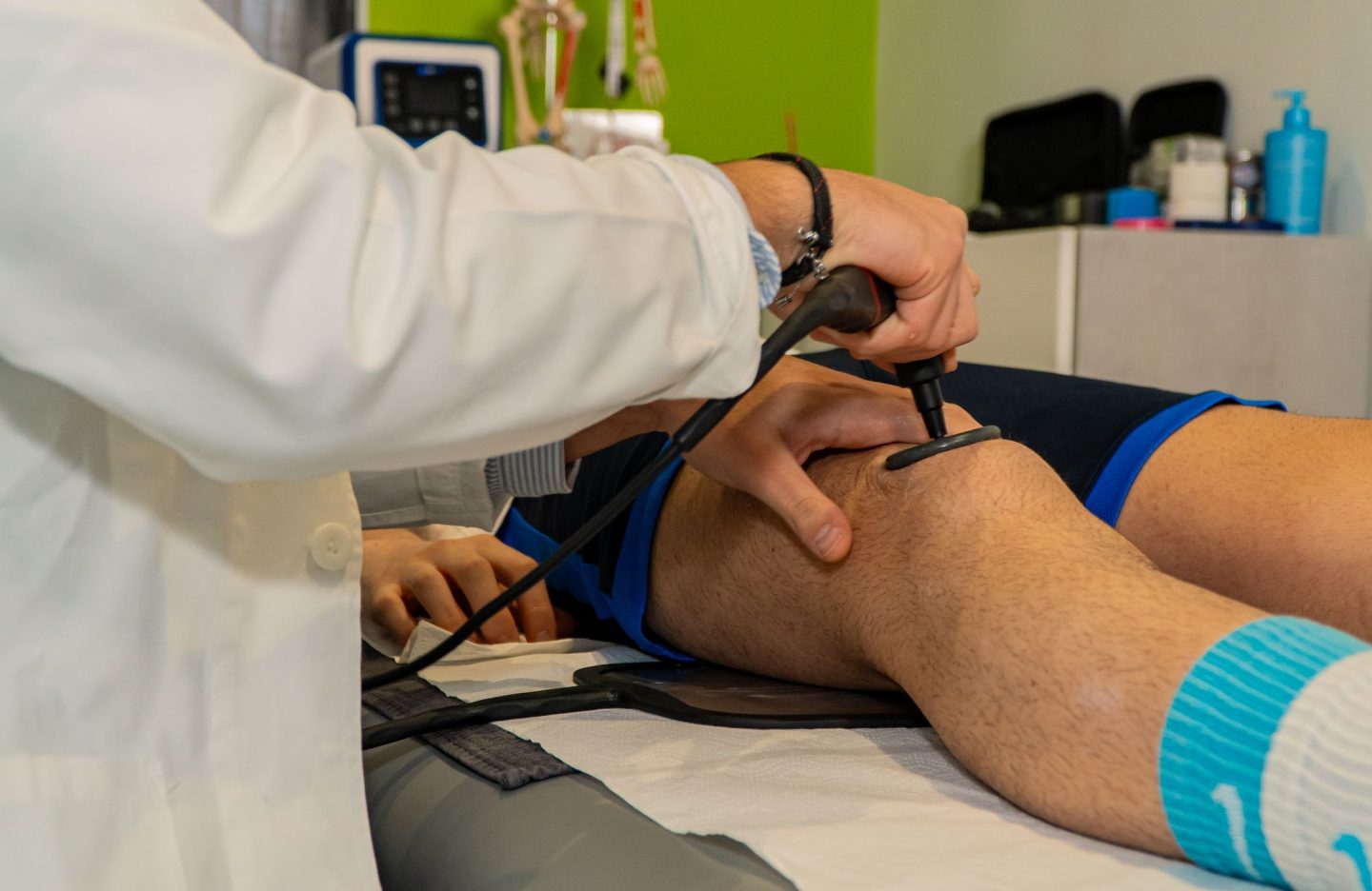 Trattamento tecar per dolore al ginocchio